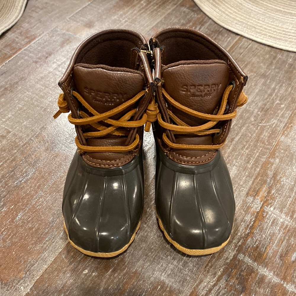 Sperry size 8 boots. Worn maybe 5 times